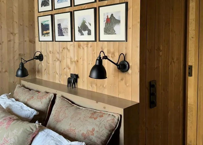 Mountain By The Trails In Ferienhaus *